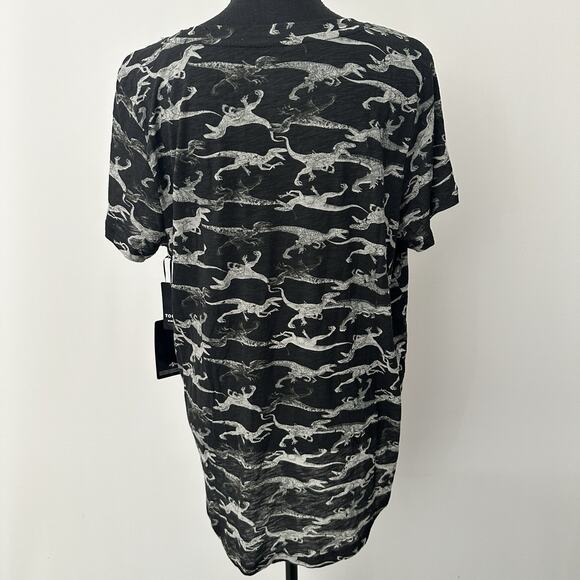 Torrid Size 1 Jurassic World Dinosaur Print V-Neck Pocket T-Shirt Top NEW NWT - Picture 6 of 9